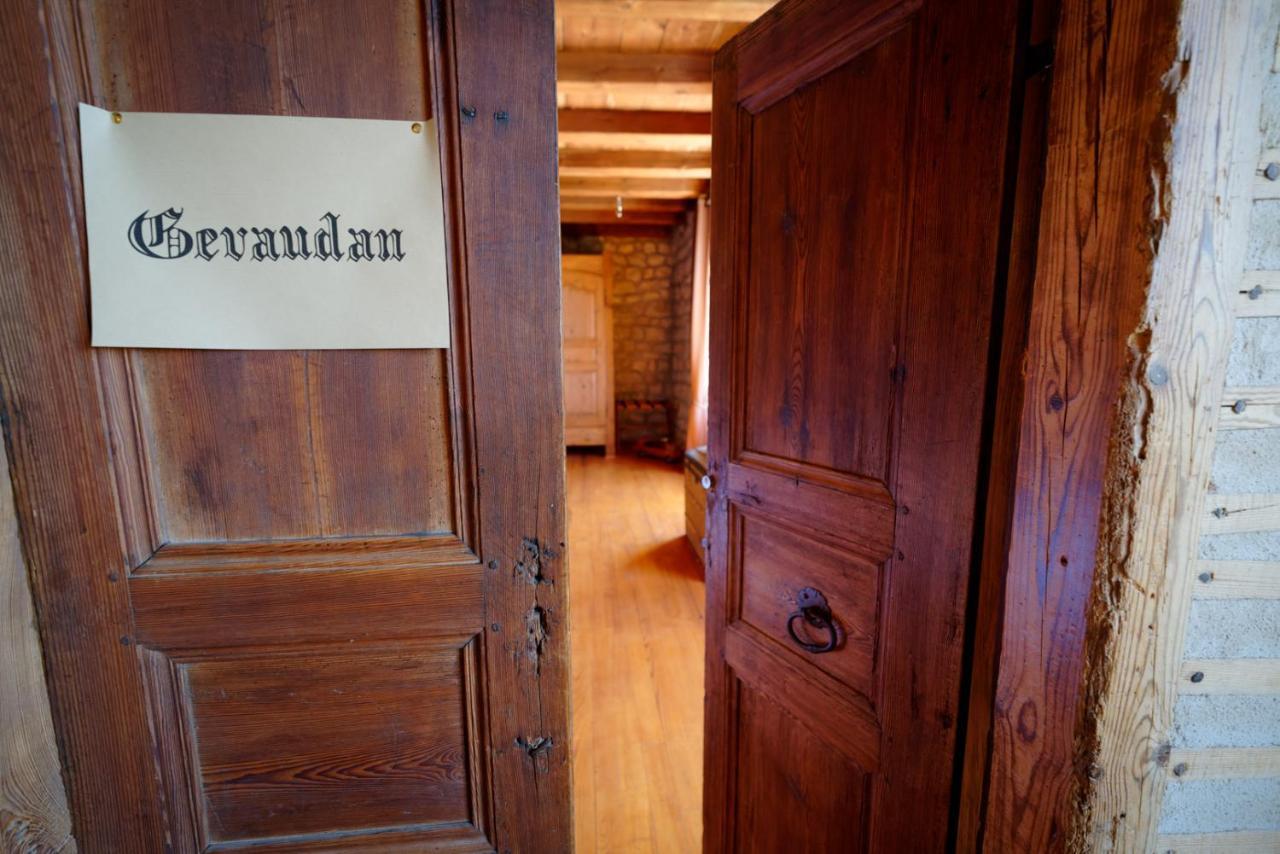 Le Petit Chateau Du Villard Le Malzieu-Forain Luaran gambar